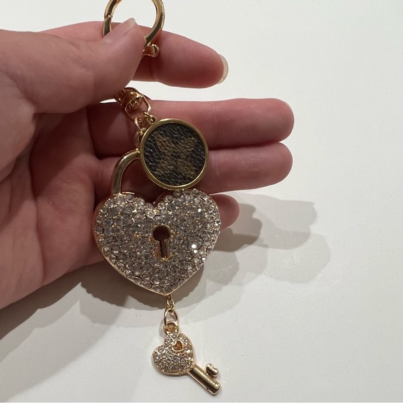 Reworked LV rhinestone heart lock and key - Picture 4 of 5
